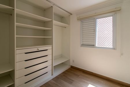 Apartamento à venda com 77m², 2 quartos e 2 vagas Apartamento à venda com 77m², 2 quartos e 2 vagasCloset