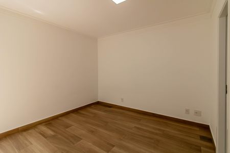 Apartamento à venda com 77m², 2 quartos e 2 vagas Apartamento à venda com 77m², 2 quartos e 2 vagasSuíte