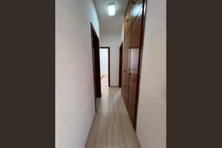 Corredor de apartamento para alugar com 3 quartos, 96m² em Sagrada Família, Belo Horizonte