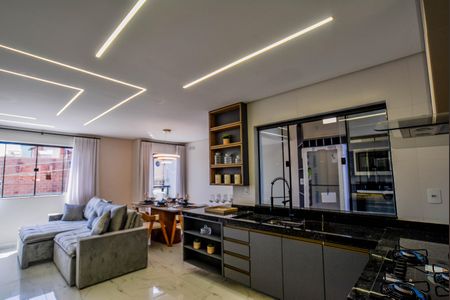 Casa à venda com 220m², 3 quartos e 6 vagas Casa à venda com 220m², 3 quartos e 6 vagasCozinha e Área de Serviço