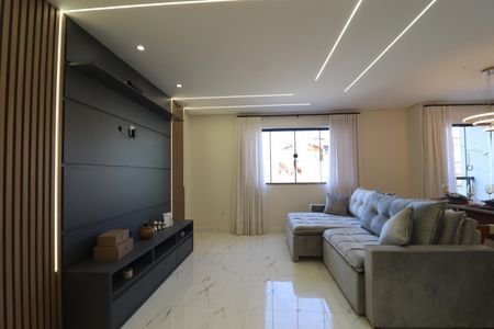 Sala de estar de casa à venda com 3 quartos, 150m² em Vila Camilópolis, Santo André