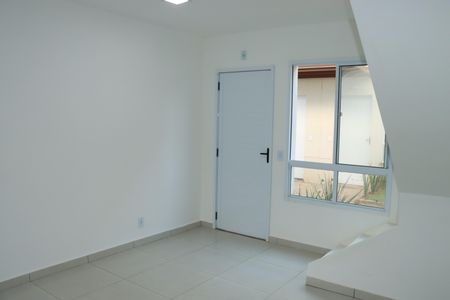 Sala de casa de condomínio para alugar com 2 quartos, 60m² em Centreville, Cotia