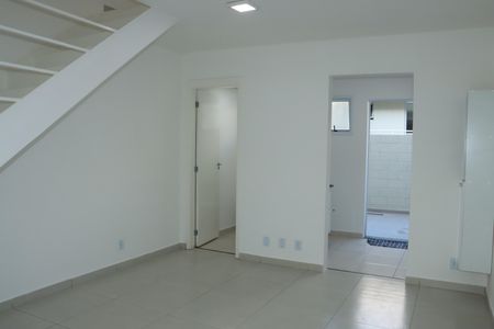 Sala de casa de condomínio para alugar com 2 quartos, 60m² em Centreville, Cotia