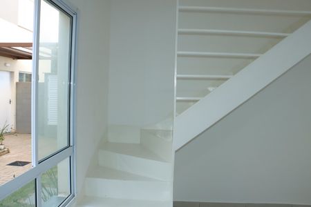 Escada de casa de condomínio para alugar com 2 quartos, 60m² em Centreville, Cotia