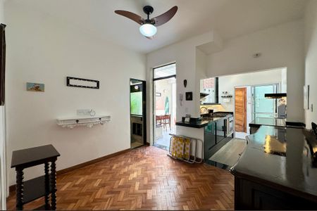 Sala de apartamento para alugar com 2 quartos, 65m² em Urca, Rio de Janeiro