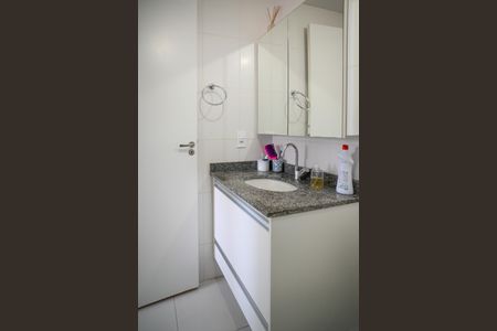 Apartamento à venda com 57m², 2 quartos e 1 vagaBanheiro Social