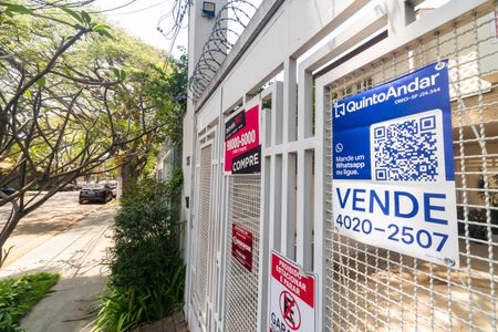 Casa à venda com 200m², 3 quartos e 2 vagas Casa à venda com 200m², 3 quartos e 2 vagasPlaquinha