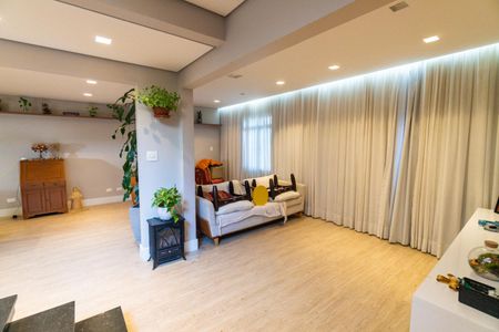 Casa à venda com 200m², 3 quartos e 2 vagas Casa à venda com 200m², 3 quartos e 2 vagasSala