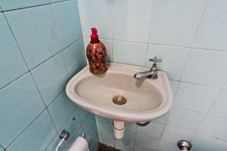 Casa para alugar com 160m², 2 quartos e 3 vagasBanheiro da Edícula