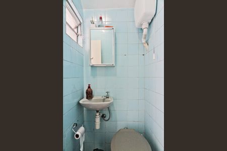 Casa para alugar com 160m², 2 quartos e 3 vagasBanheiro da Edícula