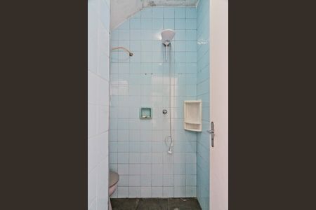 Casa para alugar com 160m², 2 quartos e 3 vagasBanheiro da Edícula