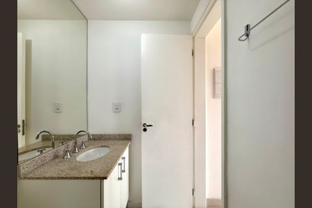 Studio para alugar com 35m², 1 quarto e 1 vaga Studio para alugar com 35m², 1 quarto e 1 vagaBanheiro