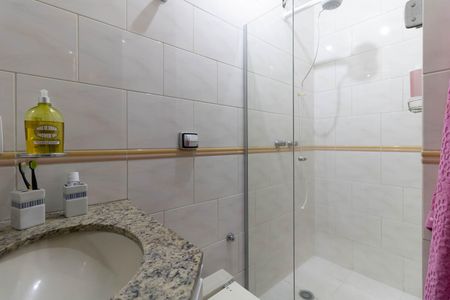 Casa de condomínio à venda com 102m², 3 quartos e 2 vagas Casa de condomínio à venda com 102m², 3 quartos e 2 vagasBanheiro da Suíte