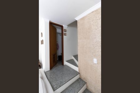 Casa de condomínio à venda com 102m², 3 quartos e 2 vagas Casa de condomínio à venda com 102m², 3 quartos e 2 vagasEscada