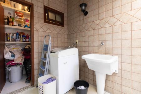 Casa de condomínio à venda com 102m², 3 quartos e 2 vagas Casa de condomínio à venda com 102m², 3 quartos e 2 vagasLavanderia