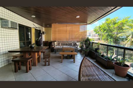 Apartamento à venda com 111m², 3 quartos e 2 vagas Apartamento à venda com 111m², 3 quartos e 2 vagasVaranda