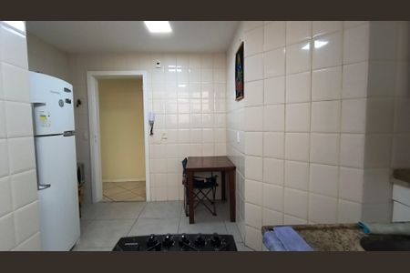 Apartamento à venda com 111m², 3 quartos e 2 vagas Apartamento à venda com 111m², 3 quartos e 2 vagasCozinha e Área de Serviço