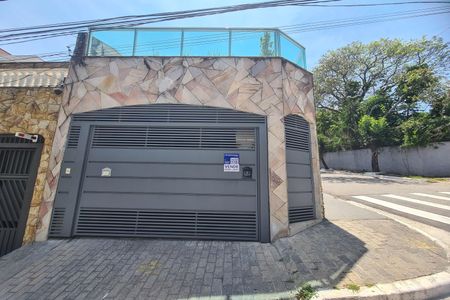 Casa à venda com 134m², 3 quartos e 2 vagas Casa à venda com 134m², 3 quartos e 2 vagasFachada