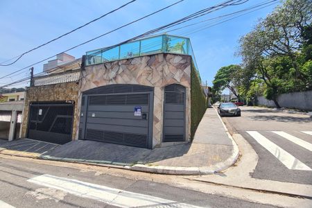 Casa à venda com 134m², 3 quartos e 2 vagas Casa à venda com 134m², 3 quartos e 2 vagasFachada