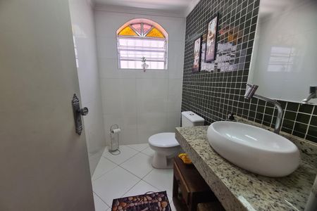 Casa à venda com 134m², 3 quartos e 2 vagas Casa à venda com 134m², 3 quartos e 2 vagasBanheiro 2