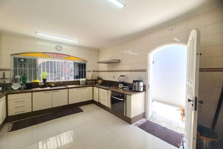 Casa à venda com 134m², 3 quartos e 2 vagas Casa à venda com 134m², 3 quartos e 2 vagasCozinha