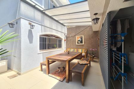 Casa à venda com 134m², 3 quartos e 2 vagas Casa à venda com 134m², 3 quartos e 2 vagasQuintal