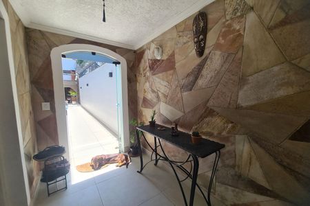 Casa à venda com 134m², 3 quartos e 2 vagas Casa à venda com 134m², 3 quartos e 2 vagasEntrada