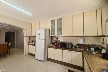 Casa à venda com 134m², 3 quartos e 2 vagas Casa à venda com 134m², 3 quartos e 2 vagasCozinha