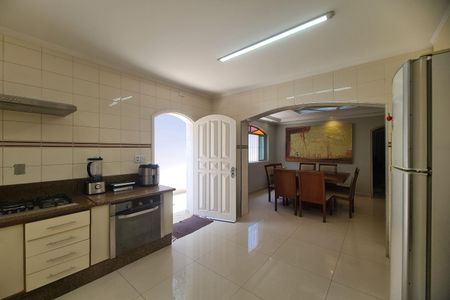 Casa à venda com 134m², 3 quartos e 2 vagas Casa à venda com 134m², 3 quartos e 2 vagasCozinha