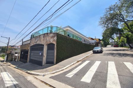 Casa à venda com 134m², 3 quartos e 2 vagas Casa à venda com 134m², 3 quartos e 2 vagasFachada