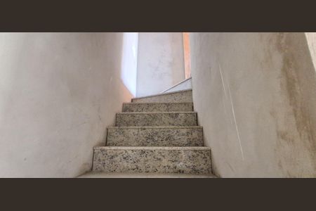 Apartamento à venda com 117m², 2 quartos e 2 vagas Apartamento à venda com 117m², 2 quartos e 2 vagasEscada