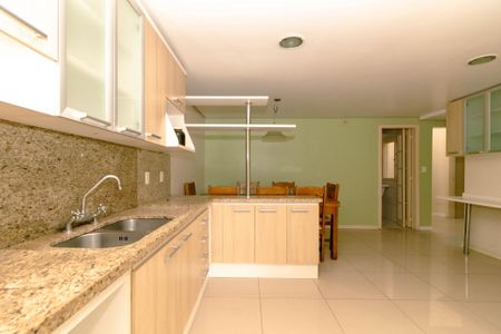 Casa para alugar com 200m², 3 quartos e 2 vagas Casa para alugar com 200m², 3 quartos e 2 vagasCozinha