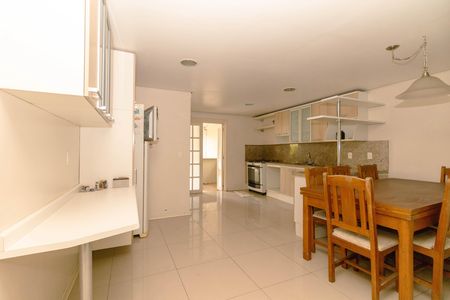 Casa para alugar com 200m², 3 quartos e 2 vagas Casa para alugar com 200m², 3 quartos e 2 vagasCozinha