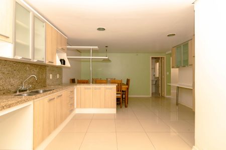 Casa para alugar com 200m², 3 quartos e 2 vagas Casa para alugar com 200m², 3 quartos e 2 vagasCozinha