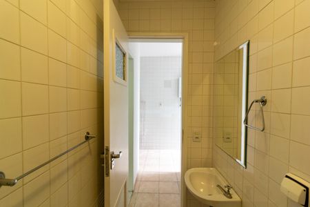 Casa de condomínio para alugar com 152m², 3 quartos e 2 vagasBanheiro de Serviço