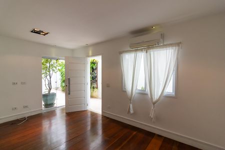 Sala de Estar de casa de condomínio para alugar com 3 quartos, 152m² em Campo Belo, São Paulo