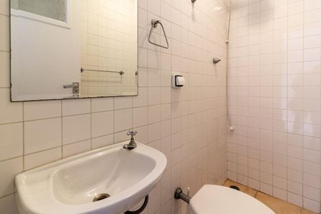 Casa de condomínio para alugar com 152m², 3 quartos e 2 vagasBanheiro de Serviço