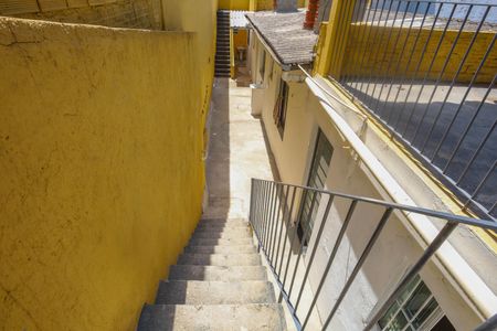 Casa para alugar com 26m², 1 quarto e sem vaga Casa para alugar com 26m², 1 quarto e sem vagaEscada