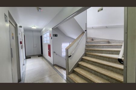 Apartamento para alugar com 116m², 2 quartos e 1 vaga Apartamento para alugar com 116m², 2 quartos e 1 vagaEscada