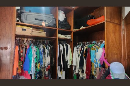 Apartamento para alugar com 310m², 4 quartos e 2 vagas Apartamento para alugar com 310m², 4 quartos e 2 vagasCloset da Suíte 2