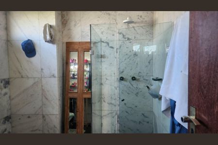 Apartamento para alugar com 310m², 4 quartos e 2 vagas Apartamento para alugar com 310m², 4 quartos e 2 vagasBanheiro da Suíte 2