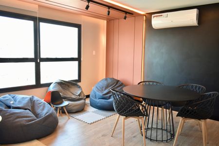 Apartamento à venda com 37m², 1 quarto e sem vaga Apartamento à venda com 37m², 1 quarto e sem vagaEspaço de Jogos