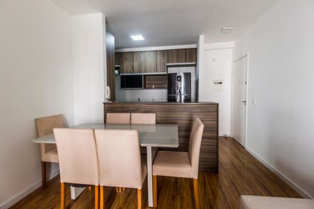 Sala  de apartamento para alugar com 2 quartos, 61m² em Jardim Tupanci, Barueri