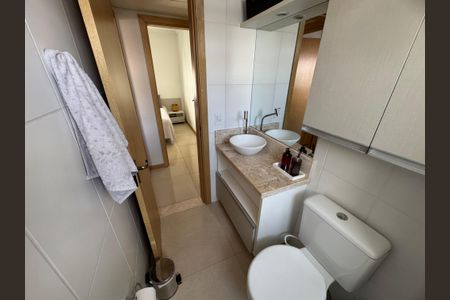 Apartamento à venda com 62m², 2 quartos e 1 vaga Apartamento à venda com 62m², 2 quartos e 1 vagaBanheiro