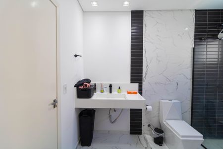 Casa à venda com 550m², 4 quartos e 7 vagasBanheiro da Suíte 02