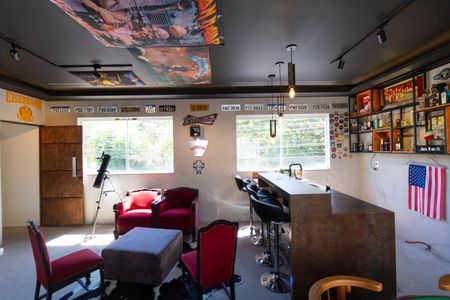 Casa à venda com 550m², 4 quartos e 7 vagasMezanino - Pub