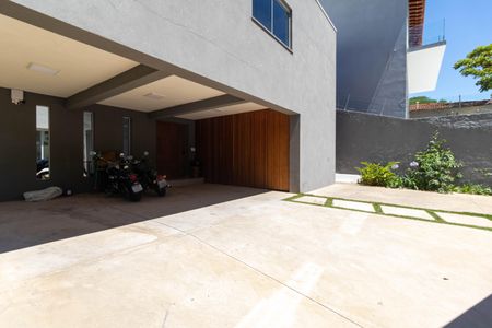 Casa à venda com 550m², 4 quartos e 7 vagasGaragem
