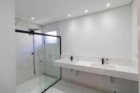 Casa à venda com 550m², 4 quartos e 7 vagasBanheiro da Suíte 01