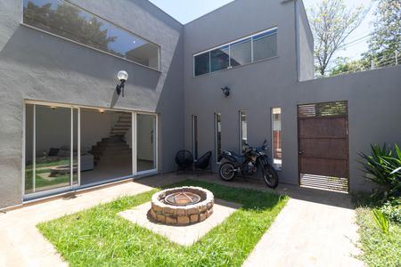 Casa à venda com 550m², 4 quartos e 7 vagaspátio
