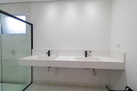 Casa à venda com 550m², 4 quartos e 7 vagasBanheiro da Suíte 01